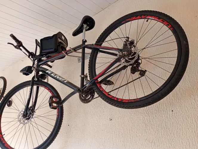 Vende-se uma bicicleta.