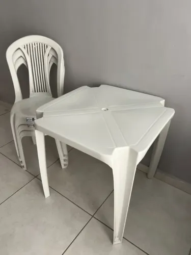 Mesa + 3 cadeiras 