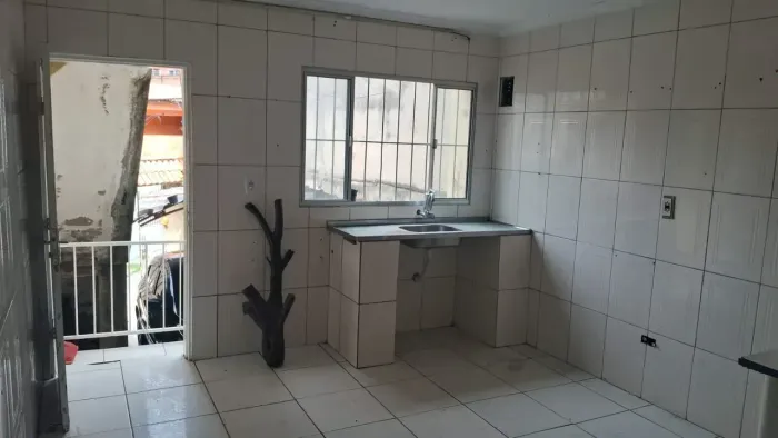 Casa 03 cômodos com garagem Parque Roseira - Carapicuíba - SP