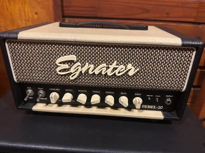 Amplifica Valvulado Egnater Rebel 20w Para Guitarra 