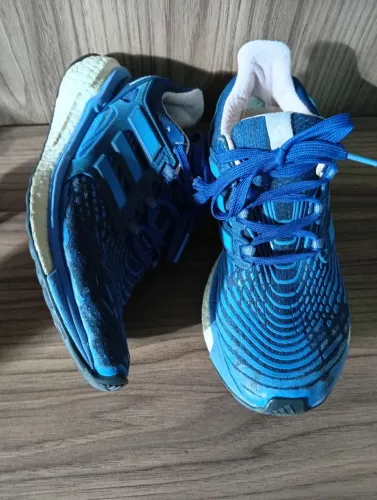Tênis Adidas Boost 37