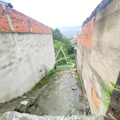 Terreno c 5 m x 65 m de comprimento Área total 325 m
