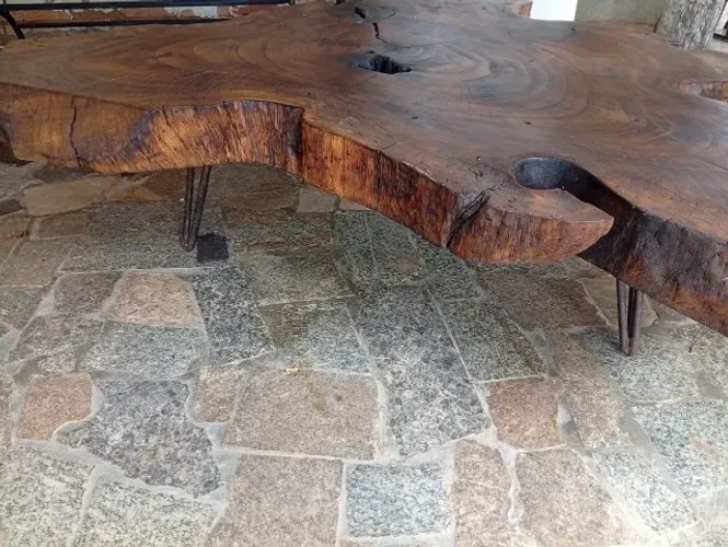 Mesa de centro com pé de ferro