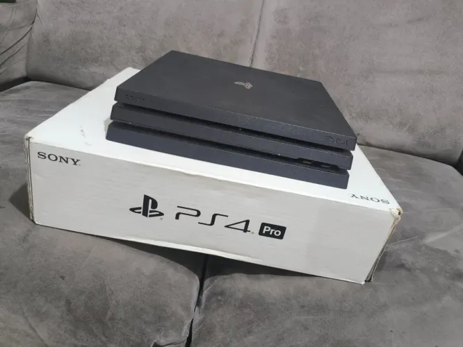 PS4 PRO DESBLOQUEADO NA CAIXA + 2 CONTROLES + 11 jogos 
