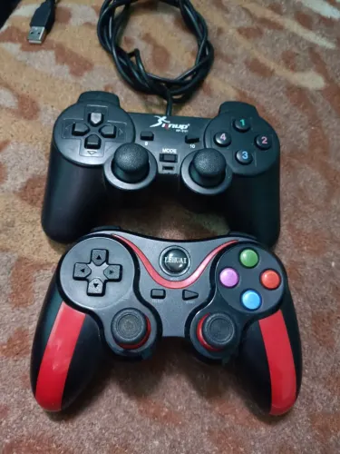 Vendo 2 contre joystick um bluetooth e outro cabo