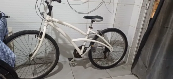 Bicicleta Caloi de alumínio aro 26 pegar e pedalar