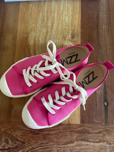 Tênis adidas rosa