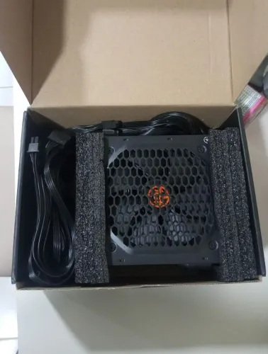 Fonte de alimentação gamer modelo ATX - 600W