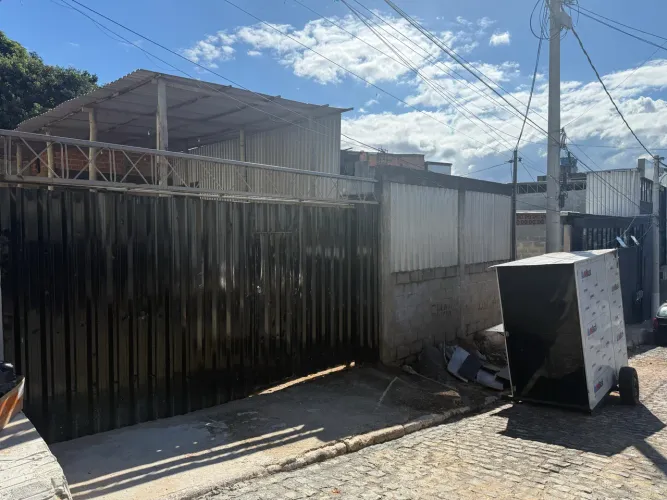 Vendo Terreno com galpão e escritório 
