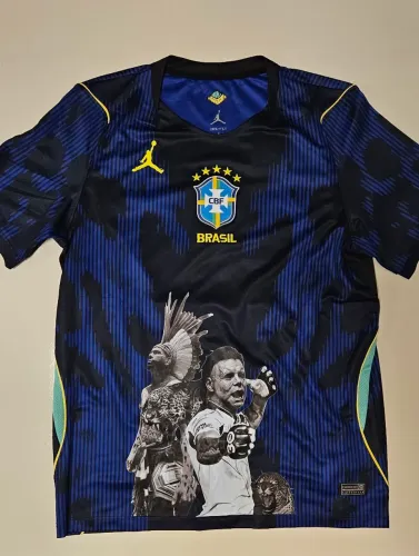 Camisa do Brasil modelo torcedor com personalização do lutador Alex Poatan, Tamanho M