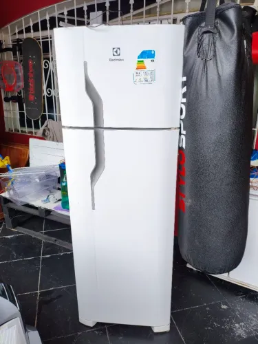 Refrigerador Electrolux DC 35A - semi-novo. 
