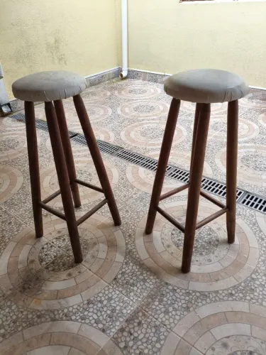 Banqueta alta de Madeira