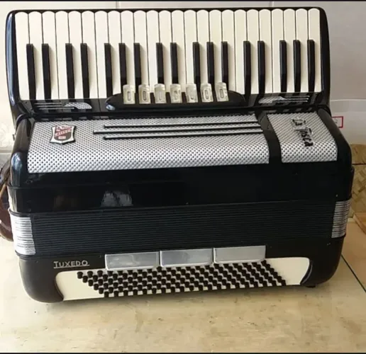 Acordeon Lá tosca 4° de Voz oitavada de fabrica