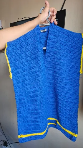 Blusa de crochê azul
