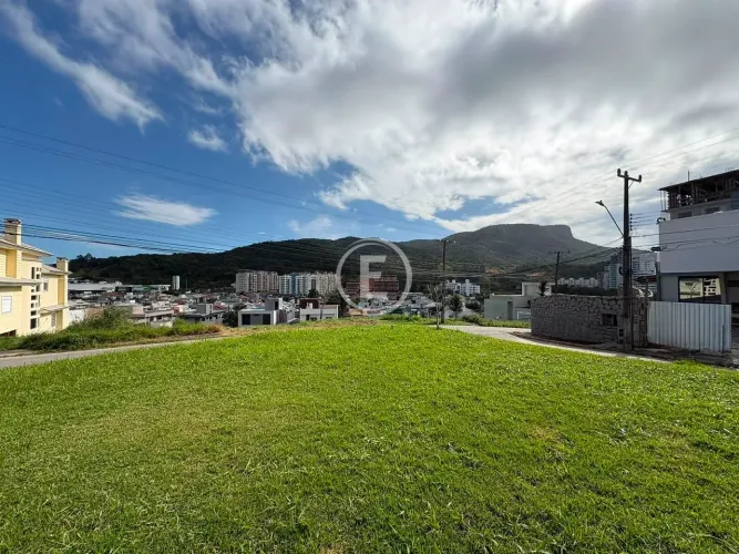 Terreno 570m² - Pedra Branca
