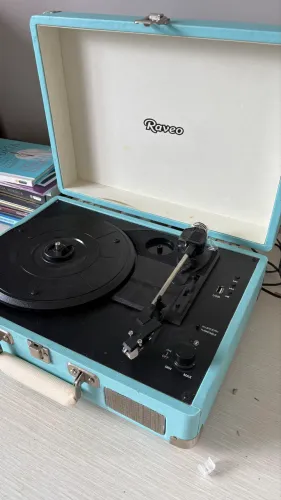 Caixa Bluetooth e Vinil com agulha áudio technica