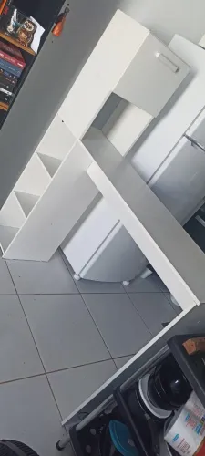 Bancada multiuso com nichos