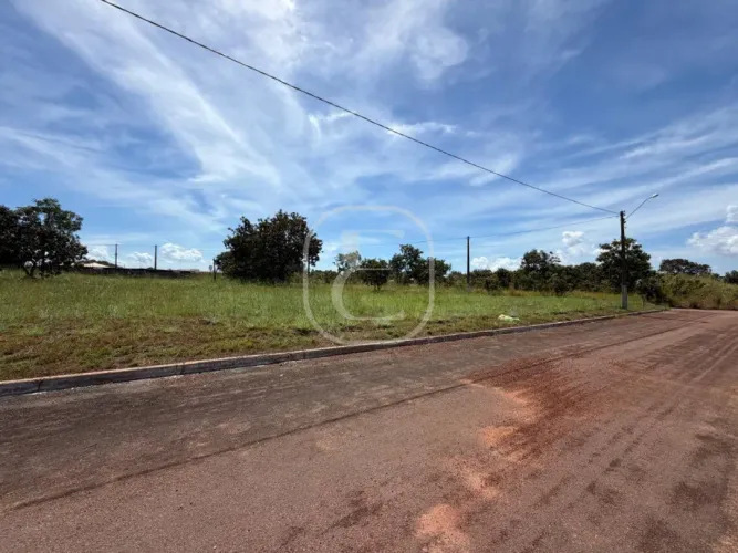Lote COMERCIAL para venda em Luzimangues