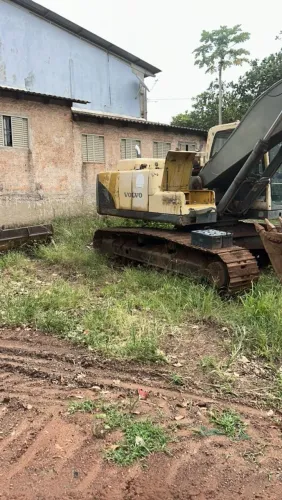 Escavadeira Volvo EC210
