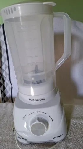 Vendo este liquidificador com 2 velocidades. Marca: Mondial. Por 90 reais. Usado em boas.