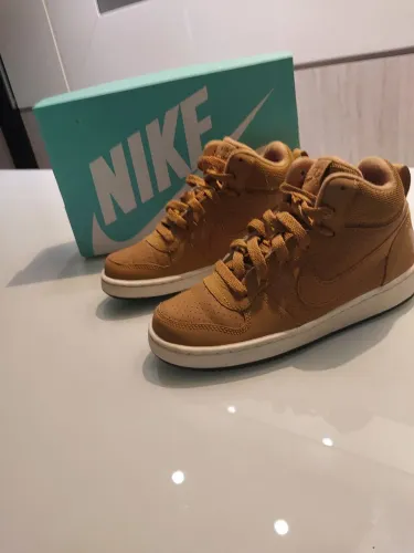 Tênis Nike Court Borough Mid Tamanho 34