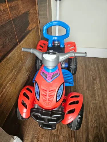 Motoca infantil homem aranha