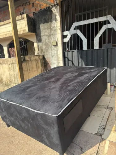 Cama de casal com mola