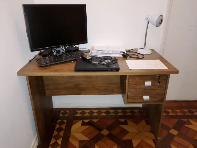 Vende-se mesa para escritório ou estudo