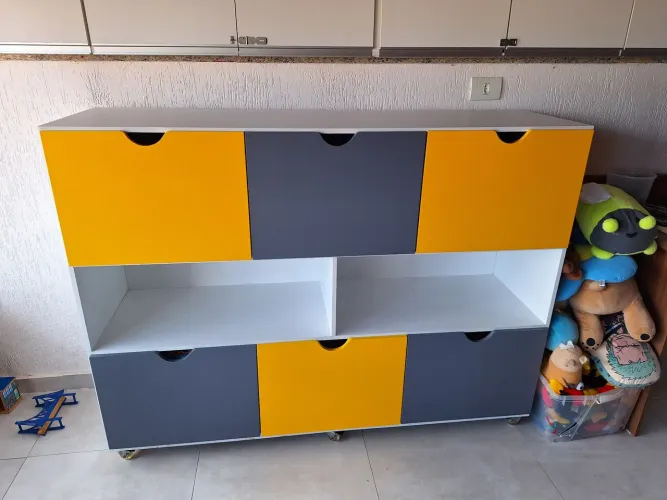 Armário novo com rodinhas Ideal para brinquedos de crianças