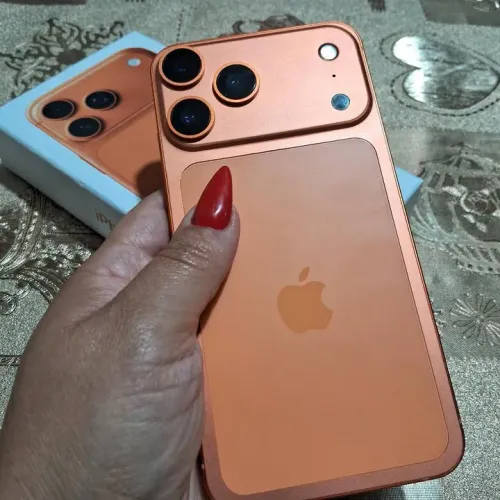 iPhone XS Max 512 gb na carcaça do iPhone 17 pro Max