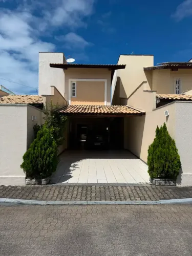 Casa em Condomínio com 220 m², 5 Quartos, 4 Suítes e 4 Vagas