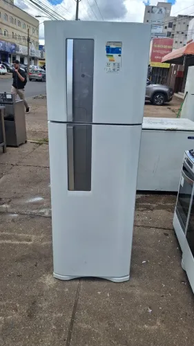 GELADEIRA ELECTROLUX FROST FREE SEMI-NOVA
