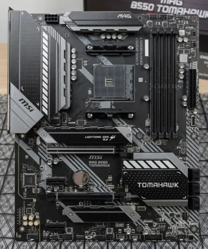 PLACA-MÃE MAG B550 TOMAHAWK