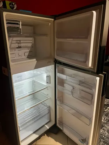 Geladeira pegando perfeitamente, sem nenhum amassado ou arranhado