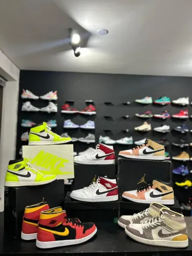 AIR JORDANS 1