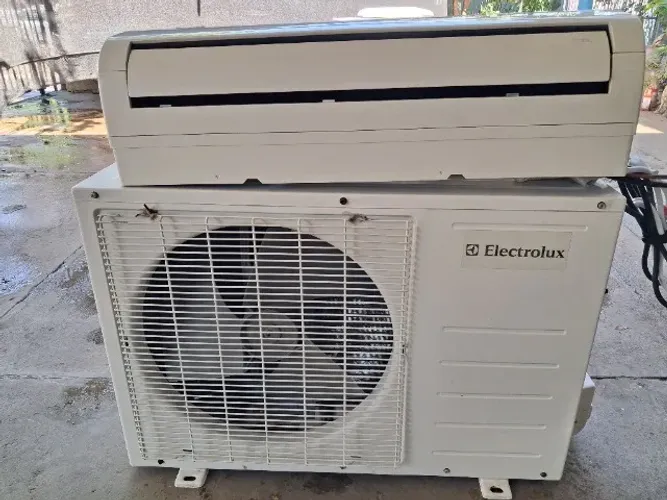 Ar Condicionado Electrolux 9000 BTU/h com Defeito