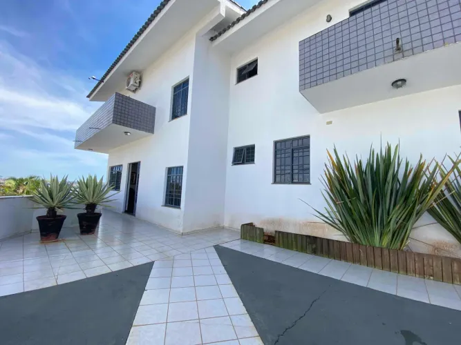 Sobrado mobiliado para locação, 4 quartos(sendo 2 suítes) 5 Vagas, 350m²