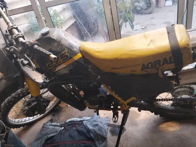 Vendo moto agrária off-road do jeito que está r$ 4.500 para reformar ou retirada de peças