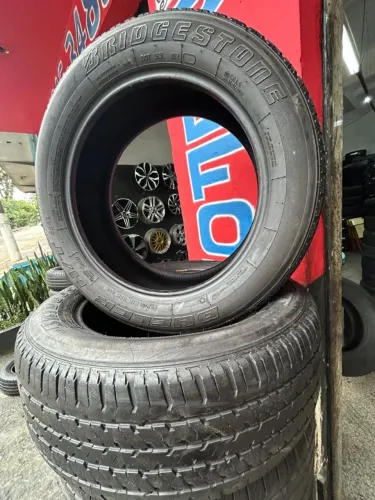 Pneus 225/55/18 Bridgestone por 600$ os 2 seminovos instalados<br>