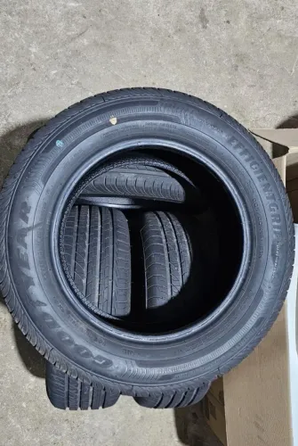 04 Pneus Goodyear Efficientgrip 205/60R15 - NOVOS