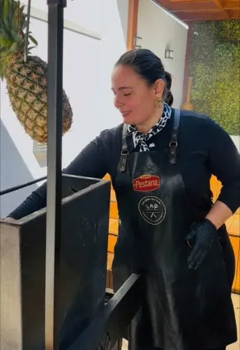 Contratamos auxiliar de churrasqueiro ( mulher )
