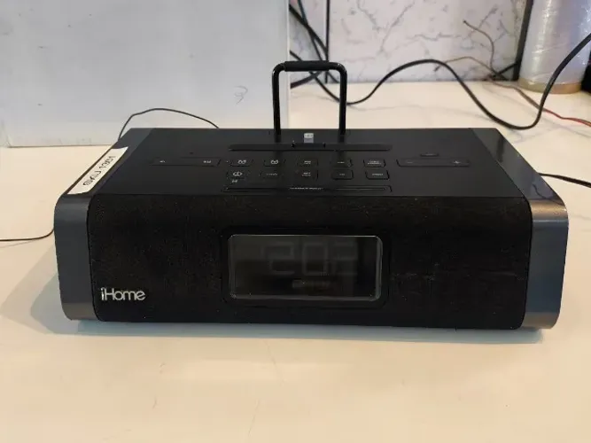 Rádio relógio iHome iDL45 preto com um dock Lightning -USB - USADO