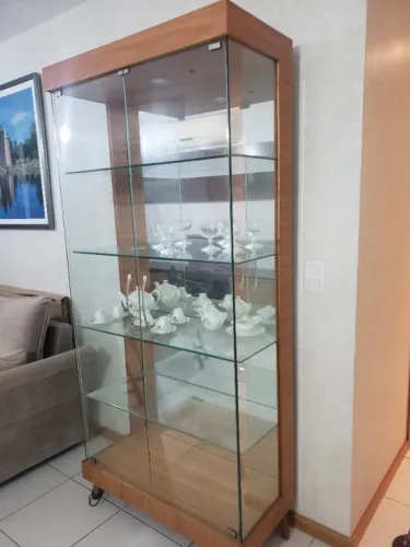 Cristaleira em Excelente Estado