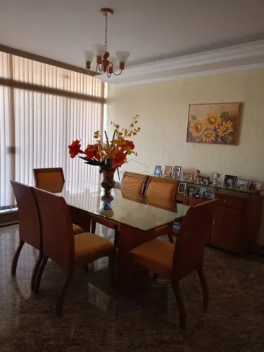 Excelente Sobrado localizado em condomínio com 4 suítes e área de lazer com piscina churra