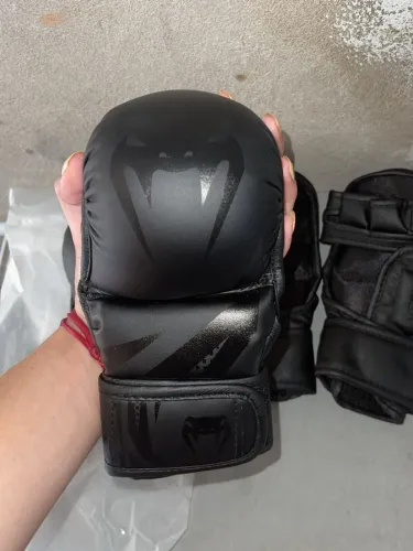 LUVA DE MMA VENUM PRETA