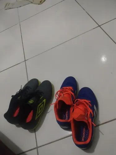 Vendas 2 chuteiras 01 umbro 01 Adidas original 