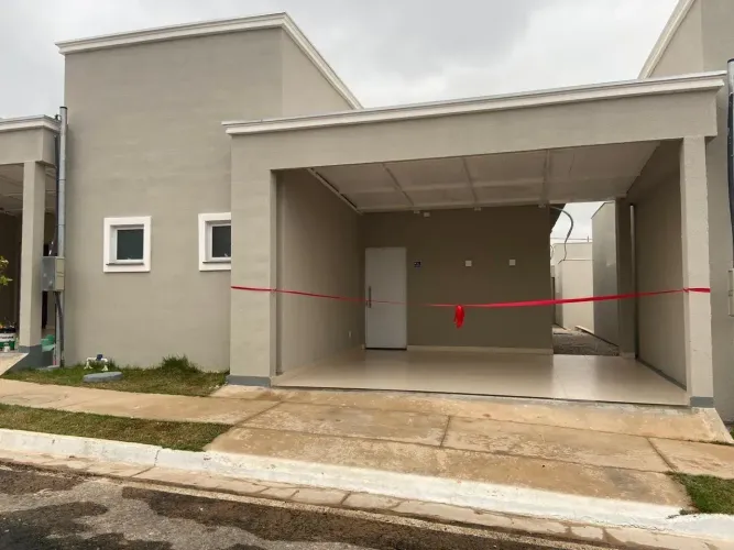 vendo agio de casa 2/4 no condomínio BAHAMAS