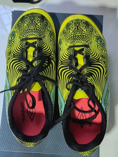 Chuteira Futsal Umbro Orbit nº 40 - Conservada
