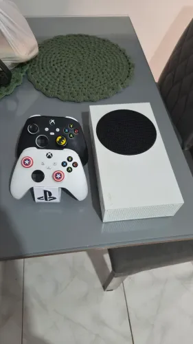 Xbox Series S 512GB muito conservado