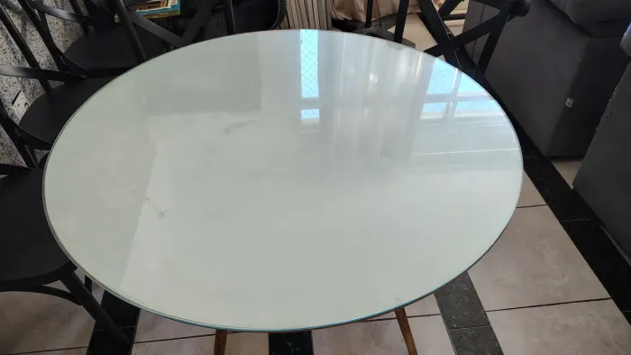 Mesa Redonda 6 lugares com tampo de vidro
